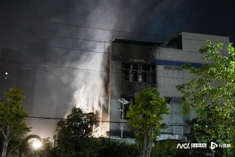 昨夜<strong></p>
<p>专业炒币网</strong>,中山一公司突发大火, 事发时火光冲天