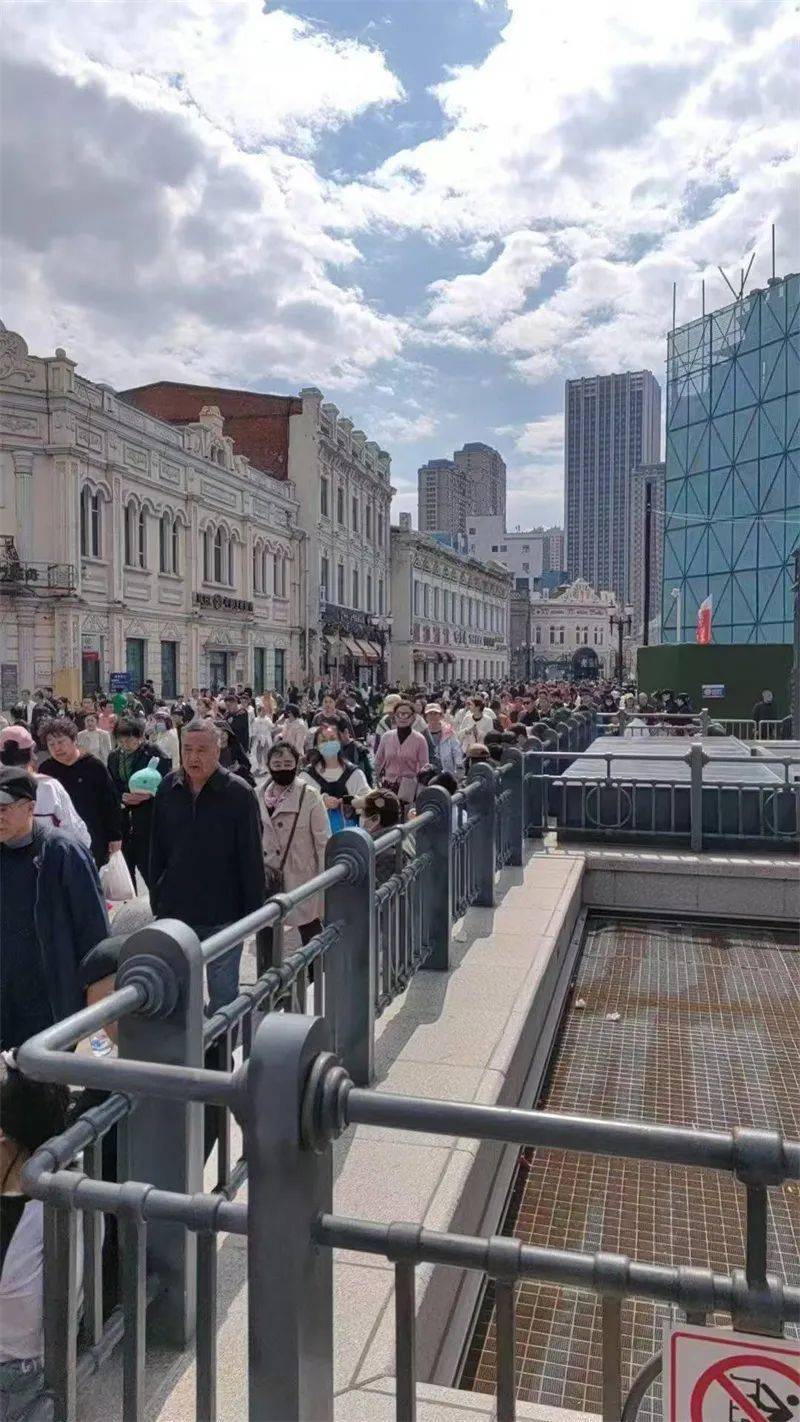 哈尔滨地铁3号线中华巴洛克街区站日进出站客流约两万人次<strong></p>
<p>炒币买卖</strong>!客流增长超三成