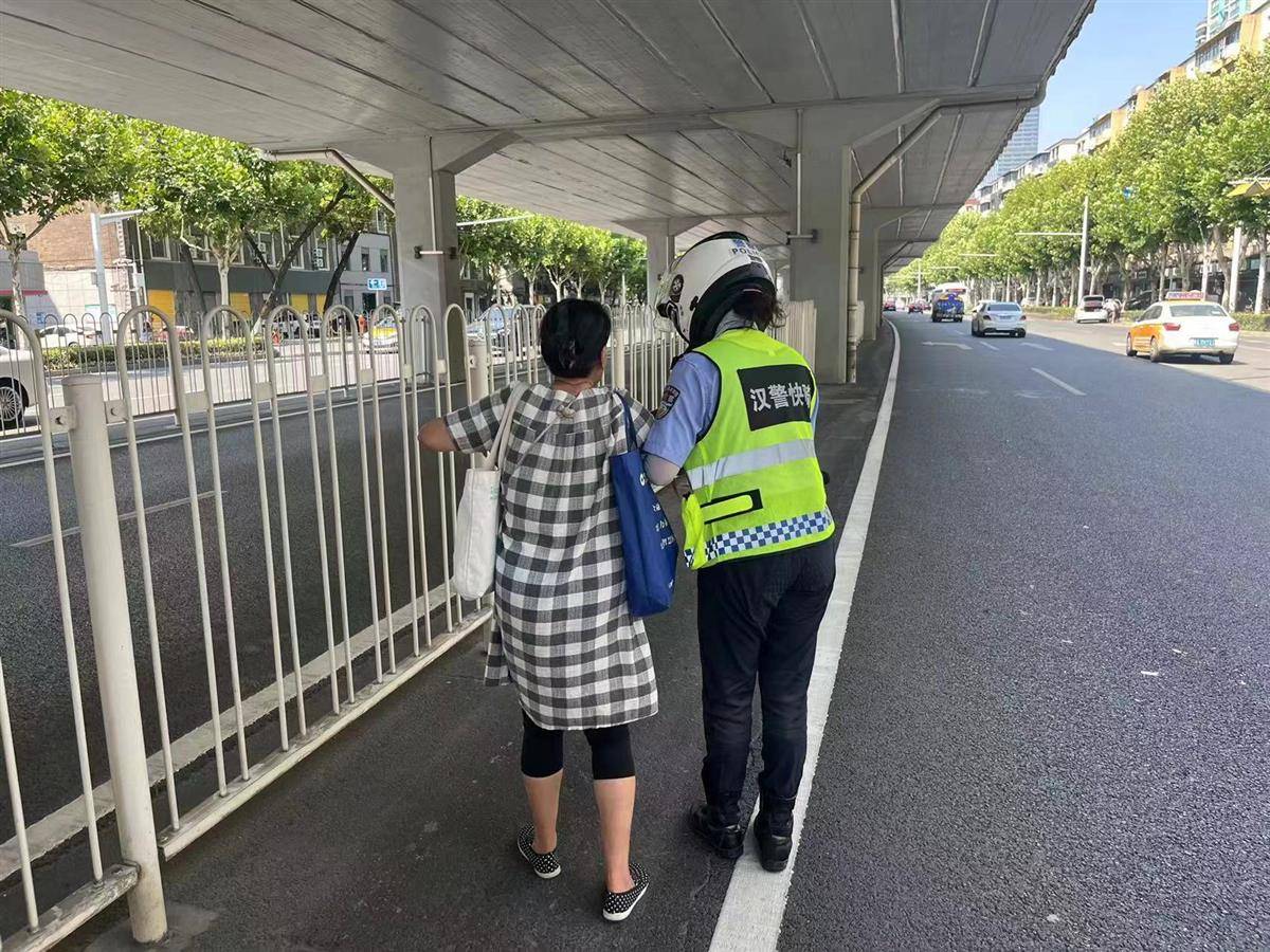 “姑娘<strong></p>
<p>币圈电报</strong>,又是你,真有缘呀!”婆婆第三次在车流中遇到她