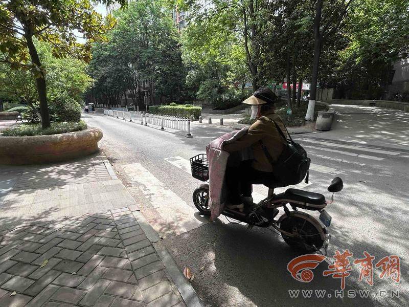 西安14岁初中生骑车回家在小区被撞 孩子说肇事司机下车看<strong></p>
<p>币价行情</strong>了看就离开