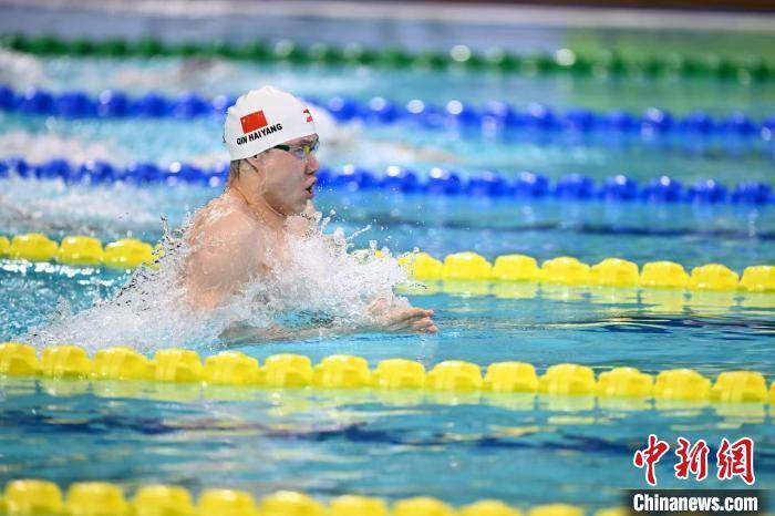 全国游泳冠军赛:覃海洋夺冠 余依婷拿下双金