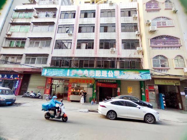 “小官巨贪校长”<strong></p>
<p>炒币新手学习</strong>，让乡镇初中生吃不饱