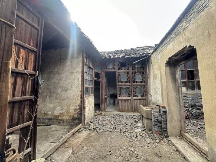 扬州一清代文物合院618元起拍<strong></p>
<p>币链江湖</strong>,此前已流拍两次