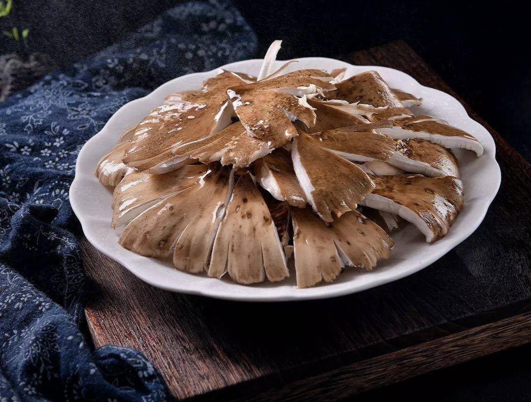 “天价”鸡枞调查：最贵卖到1800元/公斤！雨水少致产量低<strong></p>
<p>炒币策略</strong>，多地价高客少