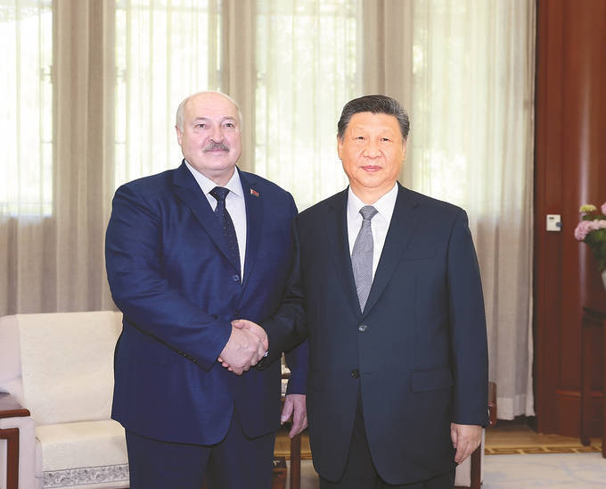 习近平会见白俄罗斯总统卢卡申科