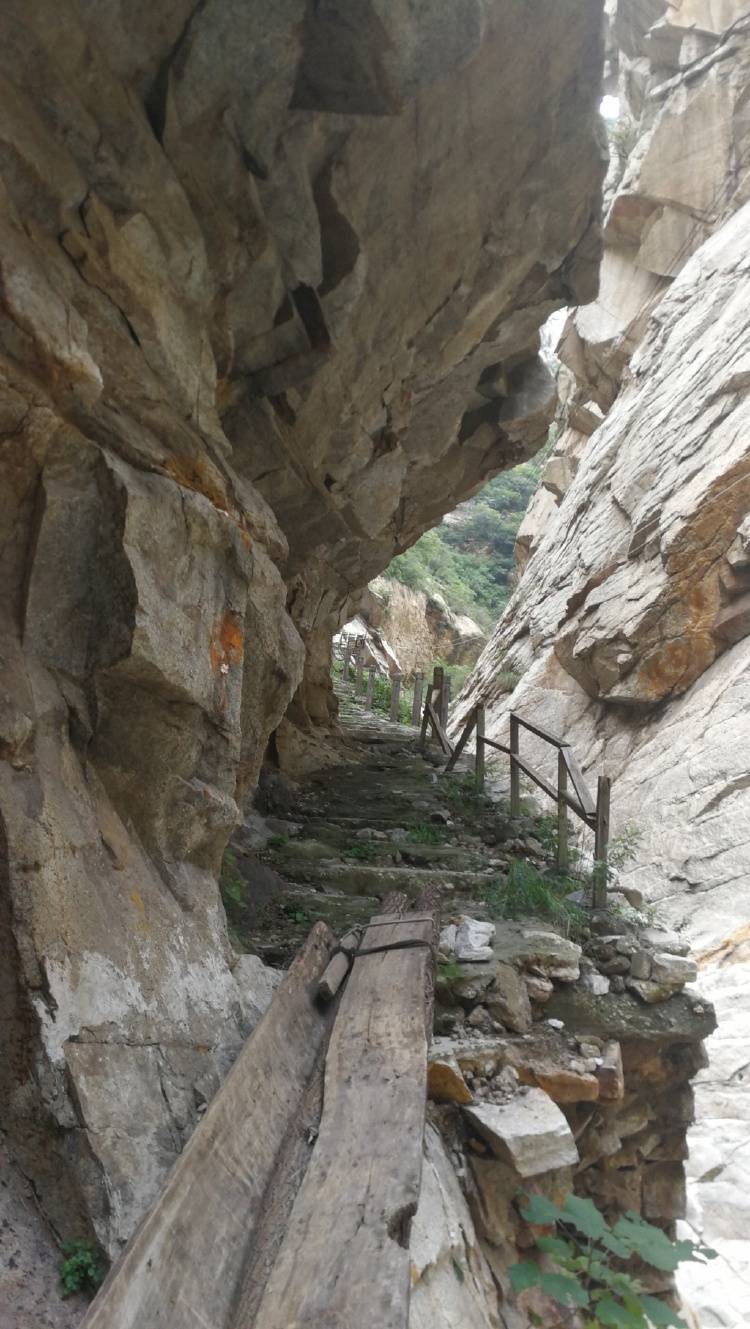 陕西一农民开山修路时售卖炸落的石头被判刑9个月<strong></p>
<p>币圈视频</strong>，获释后申请再审