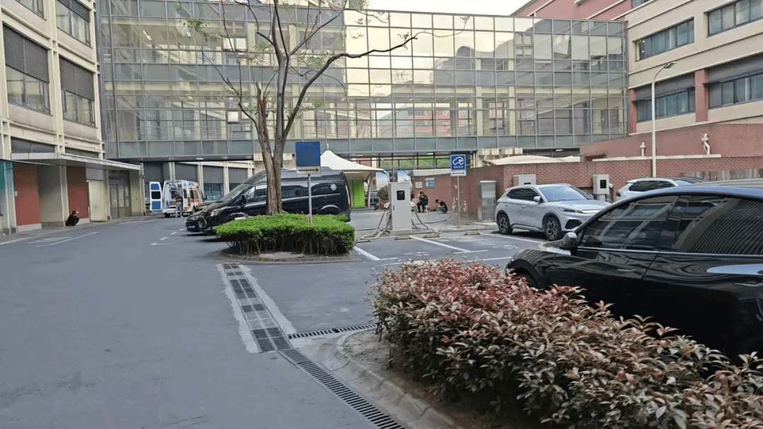 江西省卫健委通报“救护车800公里收费2.8万元”：不合理<strong></p>
<p>币圈视频</strong>，暂停医院医疗转运服务