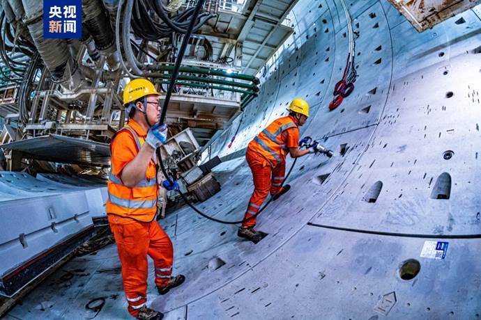 世界最大直径！“山河号”盾构机在山东顺利穿越黄河