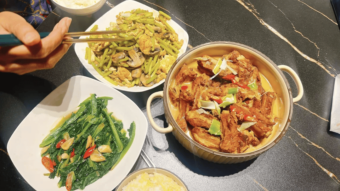 “包月800<strong></p>
<p>币圈波段</strong>,不谈恋爱”,上门做饭的年轻人有多抢手