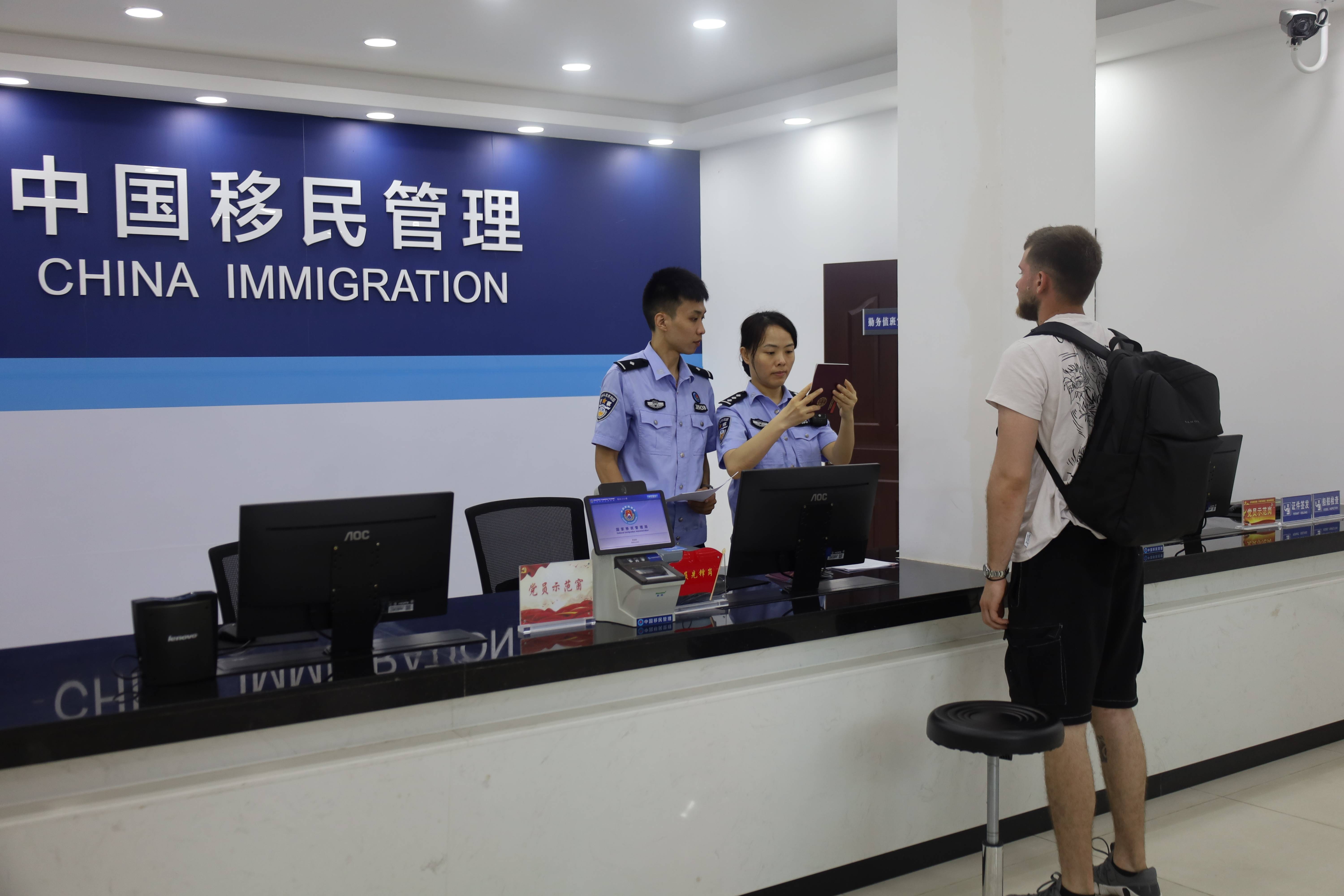 “第一次吃<strong></p>
<p>币圈波段</strong>，像吃葡萄！”外籍船员在惠州品尝荔枝