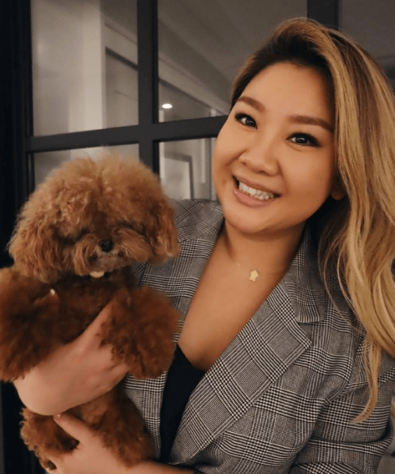 沈殿霞与郑少秋的女儿郑欣宜<strong></p>
<p>炒币说明</strong>,成为本周补位歌手!官方介绍:郑欣宜的歌声是岁月酿造的蜜糖,带着治愈的甜与成长的收获