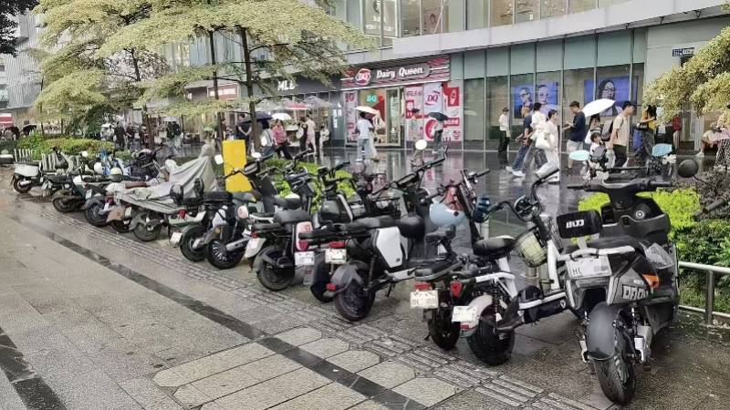 广州将要求外卖电动自行车悬挂黄底黑字专用号牌！9月起实施