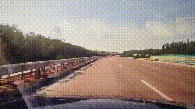 突发!64岁男子开车时低头看手机<strong></p>
<p>炒华克金波段</strong>,致3死3伤!提醒:勿“分心驾驶”!上海已启用无人机严查!