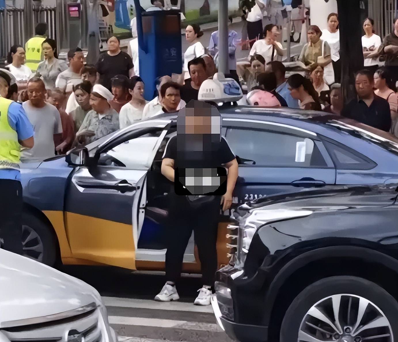 警方通报“贵州8岁女童过斑马线被出租车撞倒身亡”：46岁女子被刑拘<strong></p>
<p>二宝币</strong>，不存在二次碾压