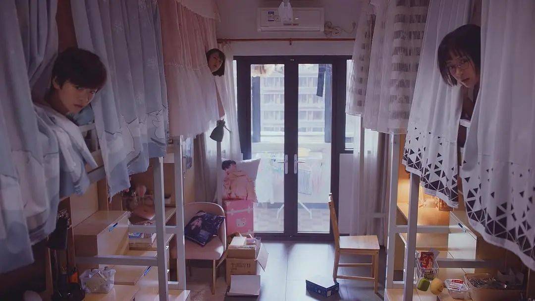 “在走廊偶遇都会尴尬”<strong></p>
<p>二宝币</strong>，00后大学舍友咋成了最熟悉的陌生人