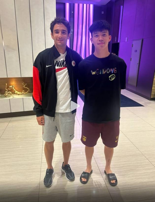 挥手打到王钰栋！宾纪文：赛后第一时间向他道歉，开心能和他对位