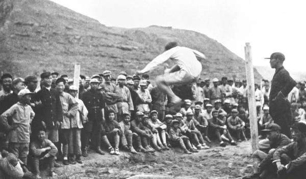 王立华:为什么毛泽东率领的红军不可征服<strong></p>
<p>闪链币</strong>?斯诺的观察说明了一切