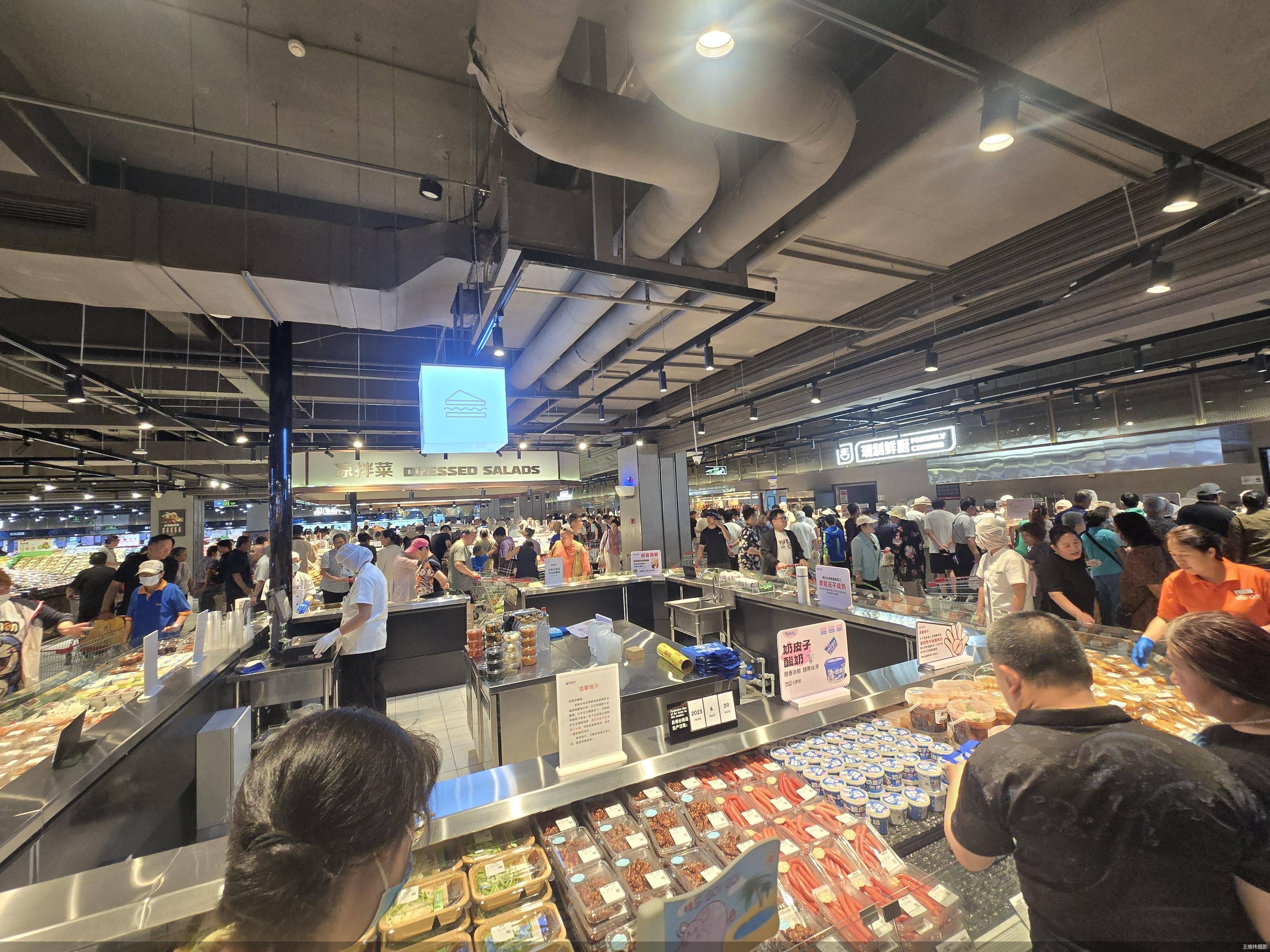 社零总额连续下降<strong></p>
<p>三元币</strong>,北京消费乏力了? 专家:商品消费、服务消费综合性指标 更全面反映消费市场变化