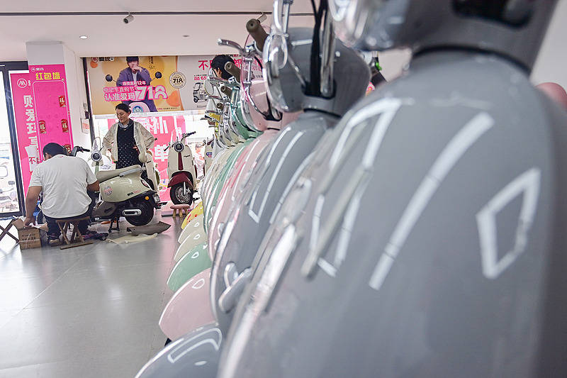 雅迪、九号全网下架多款电动自行车<strong></p>
<p>三元币</strong>,经销商:新国标即将实施