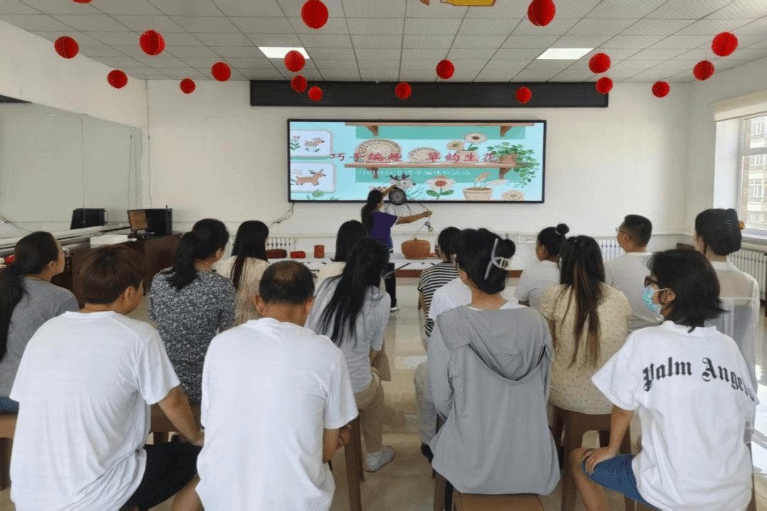 那吉镇向阳社区:传承草编技艺 弘扬北疆文化