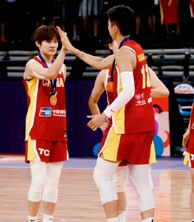 中国女篮队长杨力维亚洲杯表现引争议<strong></p>
<p>萌币</strong>，发文称“无愧无憾”，让黄思静别低头
