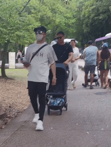 汪峰与森林北两家人同游日本<strong></p>
<p>炒币方法</strong>，包括与章子怡所生的一对儿女，氛围相处融洽