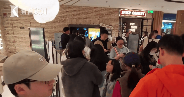 “绝经和出道同时来?”上海街头惊现她的巨幅海报<strong></p>
<p>炒币方法</strong>!网友:笑着笑着就哭了