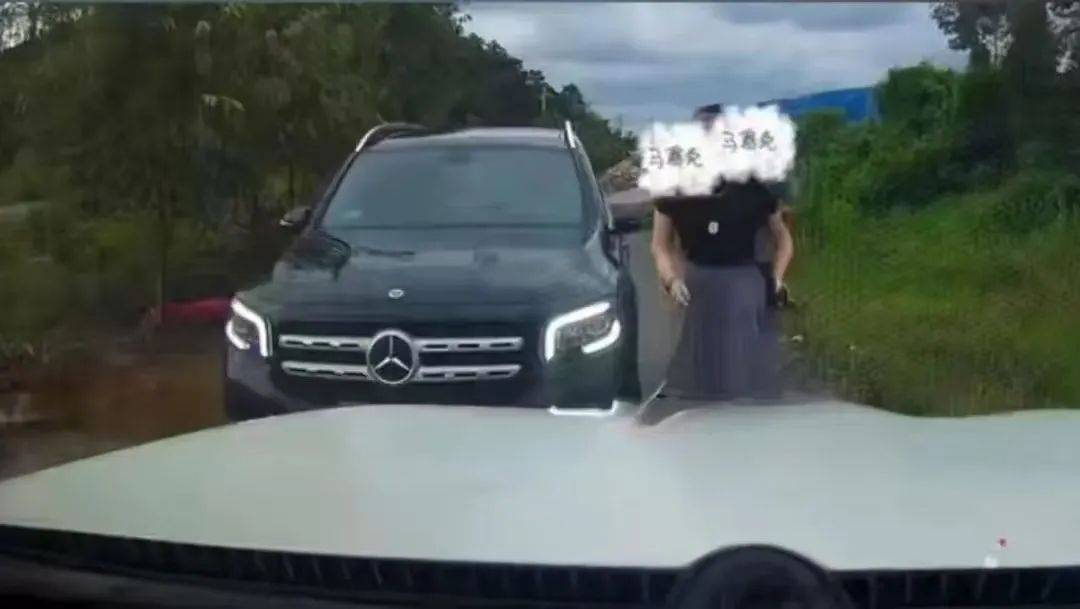 “奔驰女司机亮证逼迫让路”<strong></p>
<p>海外币圈</strong>,当地警方通报:成立工作组展开调查