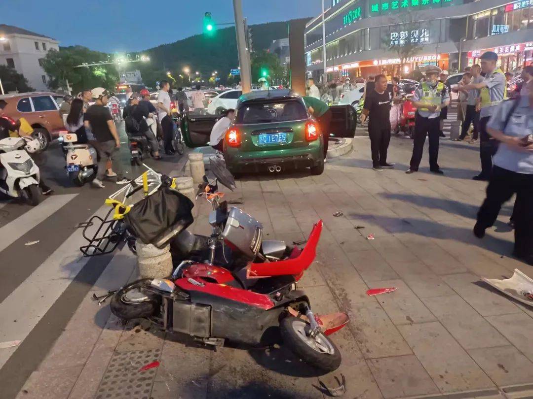 徐州“宝马MINI致1死7伤案”一审宣判:肇事司机获刑两年八个月