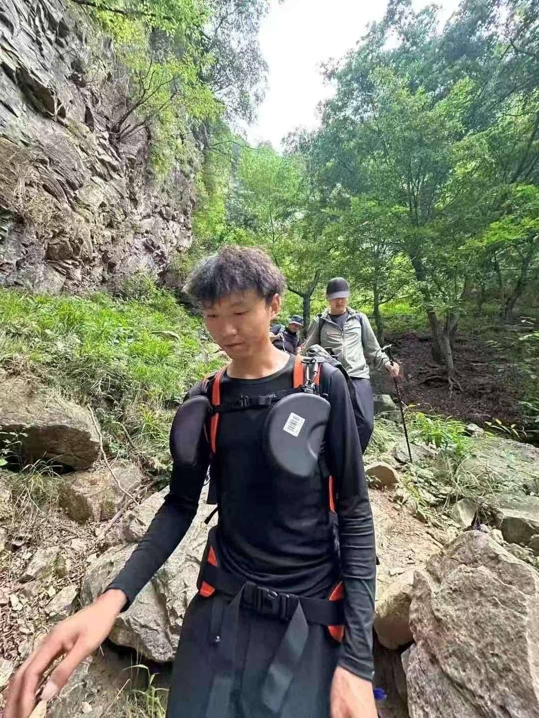 30岁昆明男子徒步梅里雪山环线失联近10天 妻子：家中还有两个年幼的孩子