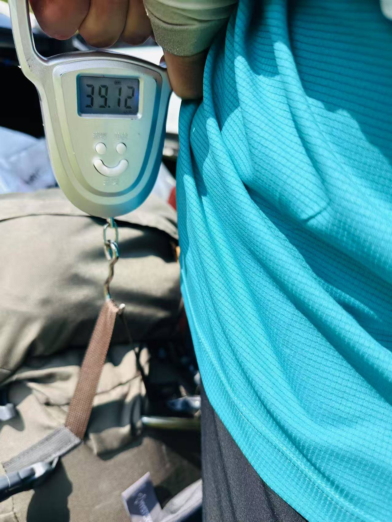 湖南一男子背40公斤蜜雪冰城上武功山售卖<strong></p>
<p>币圈妙语</strong>，当事人：收入不多纯体验，当负重训练