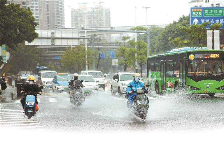 深圳今日局地或遇特大暴雨 出门前了解预警预报信息，避开积水严重区域