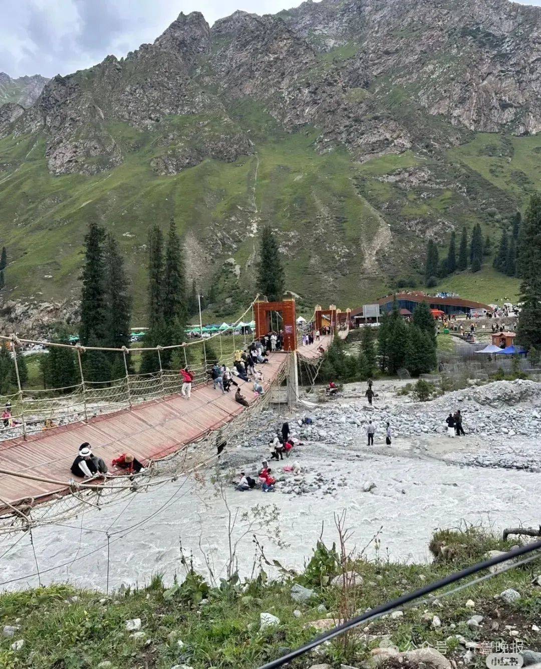 5人遇难24人受伤！新疆伊犁一景区吊桥桥索断裂<strong></p>
<p>法语</strong>，亲历者称“现在手还在不断颤抖”