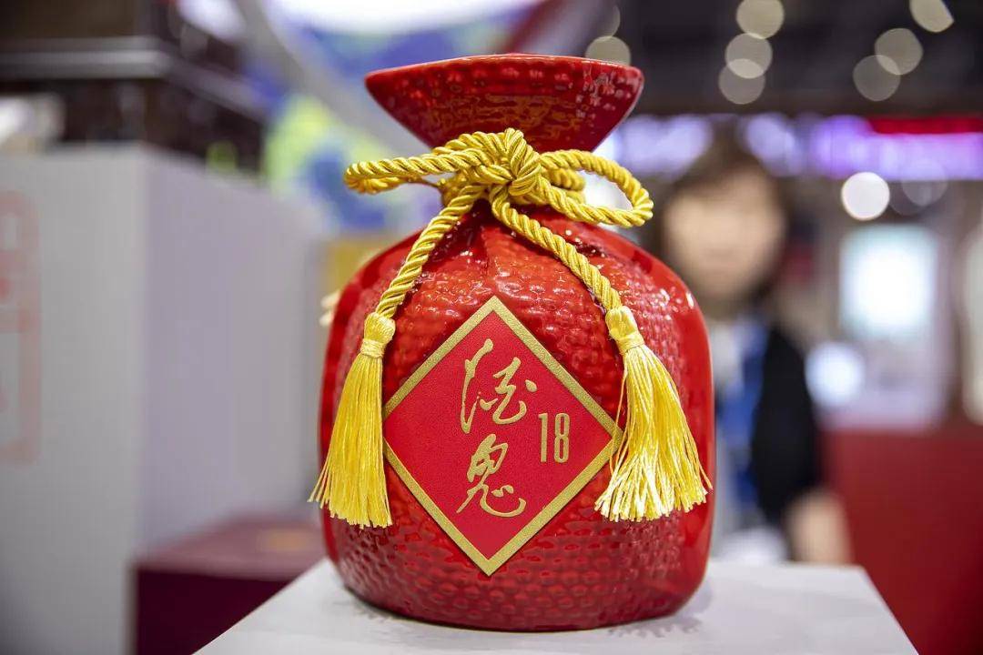 一瓶200元<strong></p>
<p>法语</strong>，黄牛涌入胖东来抢酒