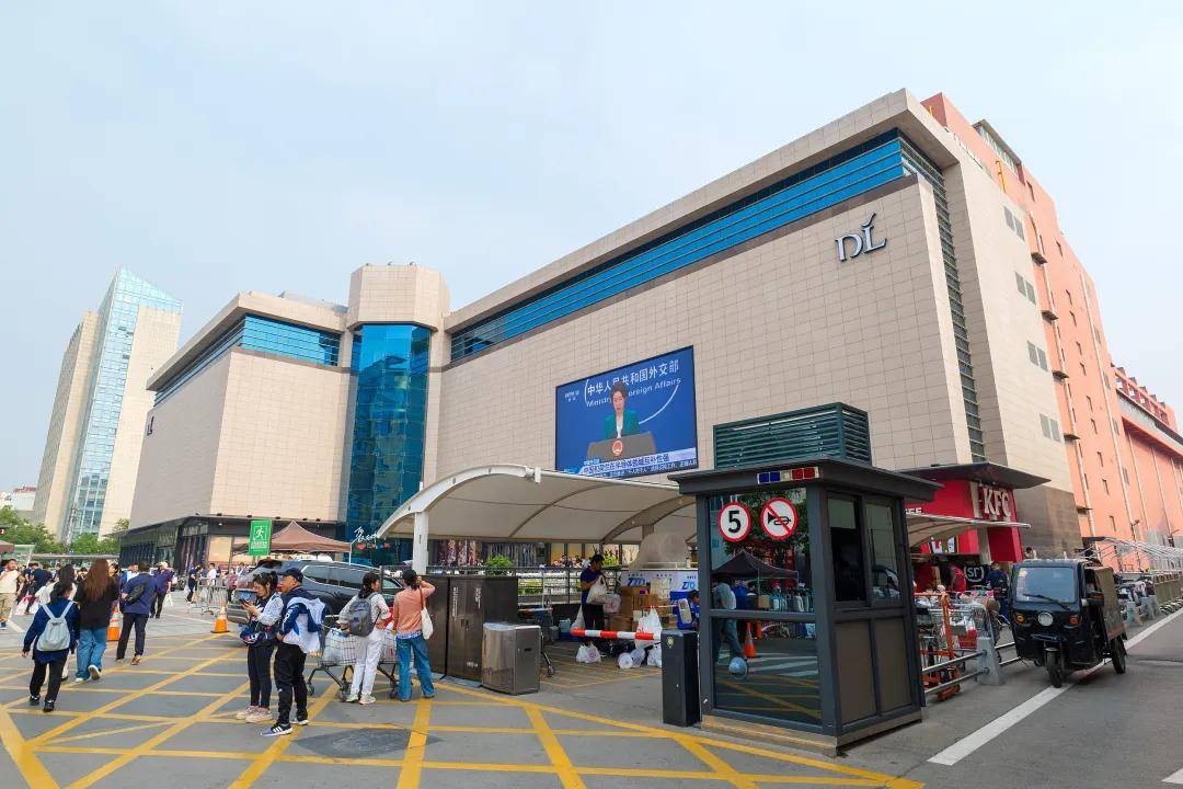 一瓶200元<strong></p>
<p>法语</strong>，黄牛涌入胖东来抢酒