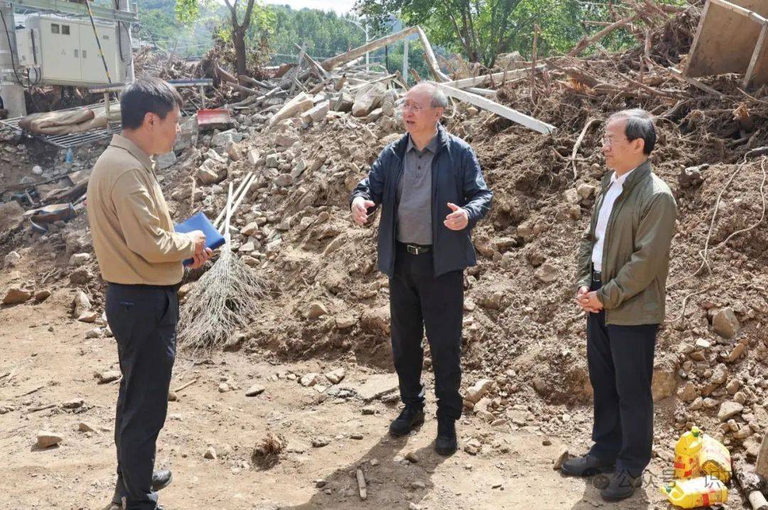 北京市委书记尹力、市长殷勇到怀柔区检查灾后恢复重建工作<strong></p>
<p>雅克科技股票</strong>，看望慰问尹春燕亲属、受灾群众和抢险救灾一线工作人员