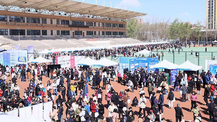 不少大学校园成“打卡地”<strong></p>
<p>沃尔核材股票</strong>，高校如何界定“开放度”？