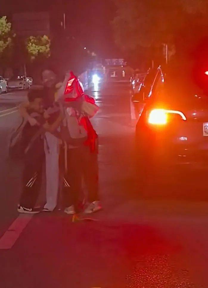 全程历时31天！41岁男子带两娃从深圳徒步回长沙：孩子从小没吃过苦<strong></p>
<p>沃尔核材股票</strong>，想锻炼一下