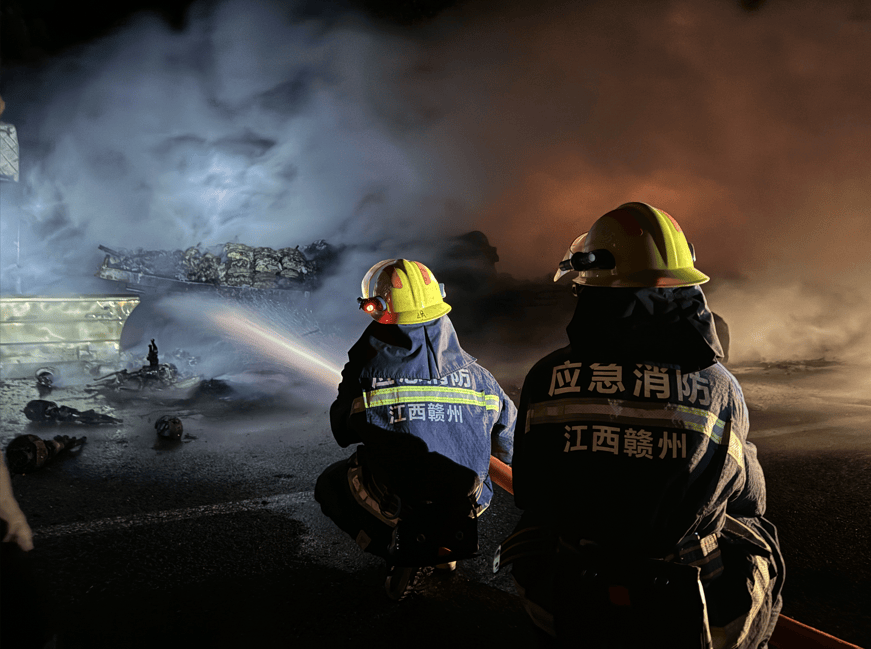 司机往后视镜一看<strong></p>
<p>川能动力股票</strong>,糟了!670万元货物“葬身火海”