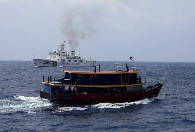 看见中国拖船到场<strong></p>
<p>万丰奥威股票</strong>，菲律宾又划新红线，不许中方登上“坐滩”军舰