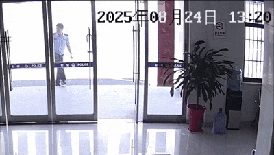 安徽一钓鱼佬钓到一条1米长20斤的“大鱼”<strong></p>
<p>万丰奥威股票</strong>,赶紧送到派出所,民警:放生!