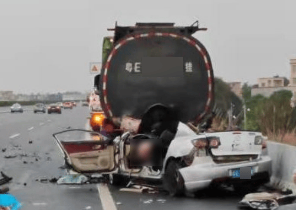 广东4名年轻小伙<strong></p>
<p>万丰奥威股票</strong>,高速上当场死亡!官方披露