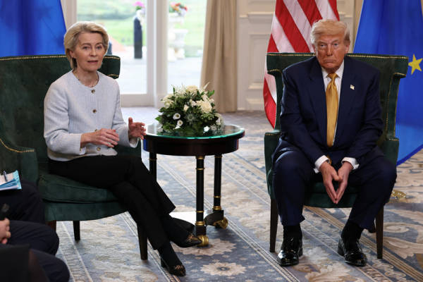 特朗普又抱怨欧盟:针对美企<strong></p>
<p>万丰奥威股票</strong>,放行中企,请尊重美国