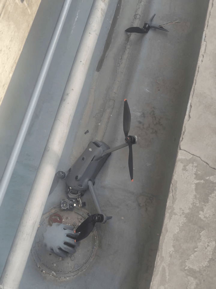 上海环球金融中心楼顶无人机对撞!对话管理方:9年已坠95架<strong></p>
<p>太极实业股票</strong>,楼顶“风洞”成黑飞重灾区!