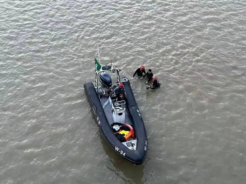 36岁内地男子靠“水下推进器”偷渡至澳门<strong></p>
<p>太极实业股票</strong>，被海关抓个正着，获刑4个月