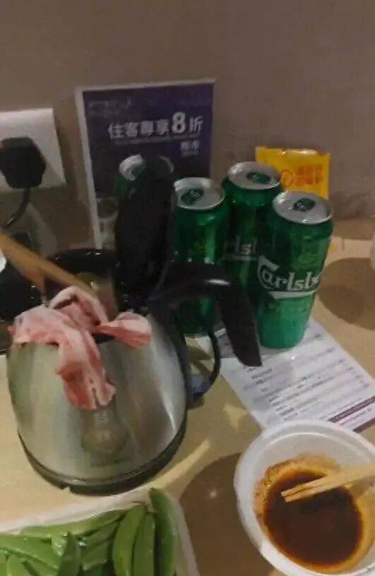 男子发视频“炫耀”用客房水壶煮火锅<strong></p>
<p>居然之家股票</strong>，当事酒店回应