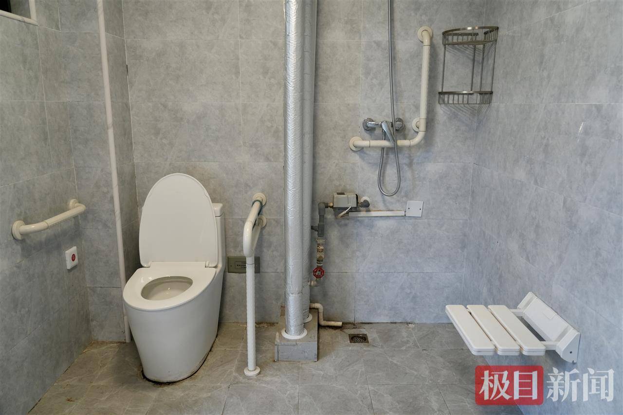 “玻璃娃娃”田艳青踏入武大校园!校方准备无障碍宿舍<strong></p>
<p>黑猫股份股票</strong>,母亲能同寝陪读