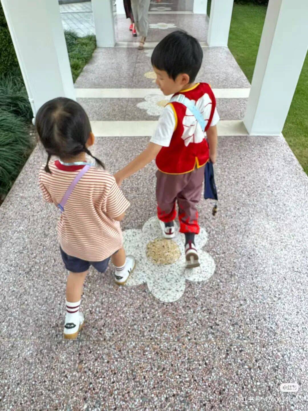 许昕从新疆赶回上海<strong></p>
<p>黑猫股份股票</strong>,今天送儿子女儿开学:老妹儿幼儿园第一天!