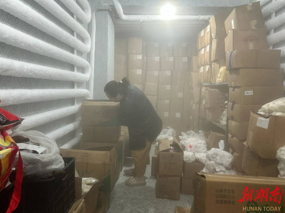 长沙一女子被困零下30度冷库<strong></p>
<p>江苏有线股票</strong>，细心外卖小哥及时救援