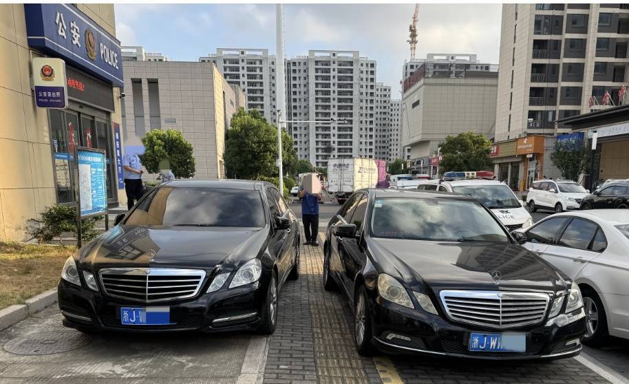 浙江街头惊现两辆“一模一样”的车!民警一查<strong></p>
<p>汾酒股票</strong>,不简单,当场扣车